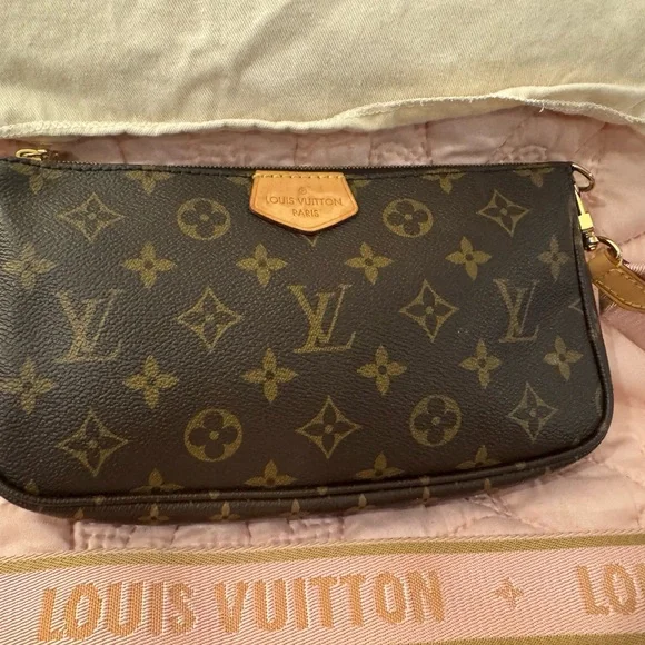 Louis Vuitton Pochette Cross Body - Picture 5 of 13